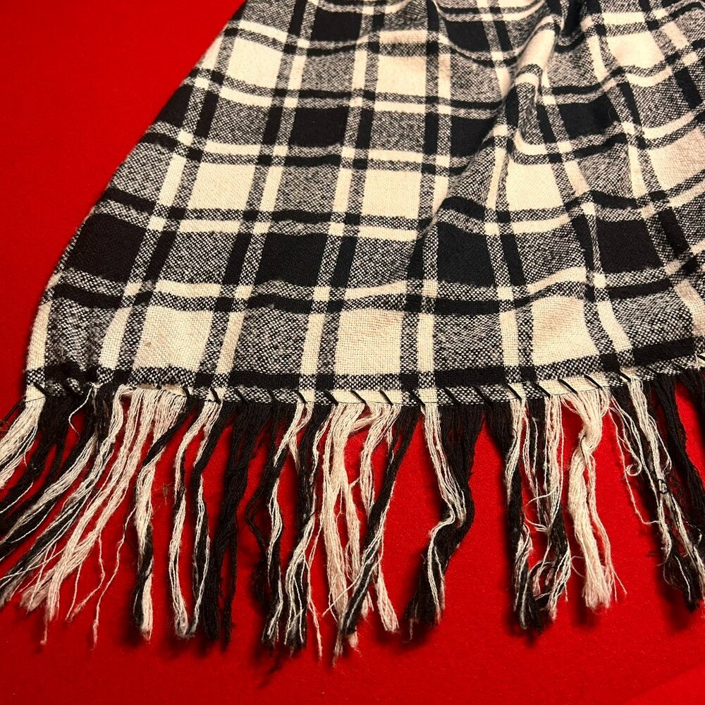 Oversized Canadian Wool Black & White Plaid Fringed Scarf Shawl Wrap - Picture 2 of 6